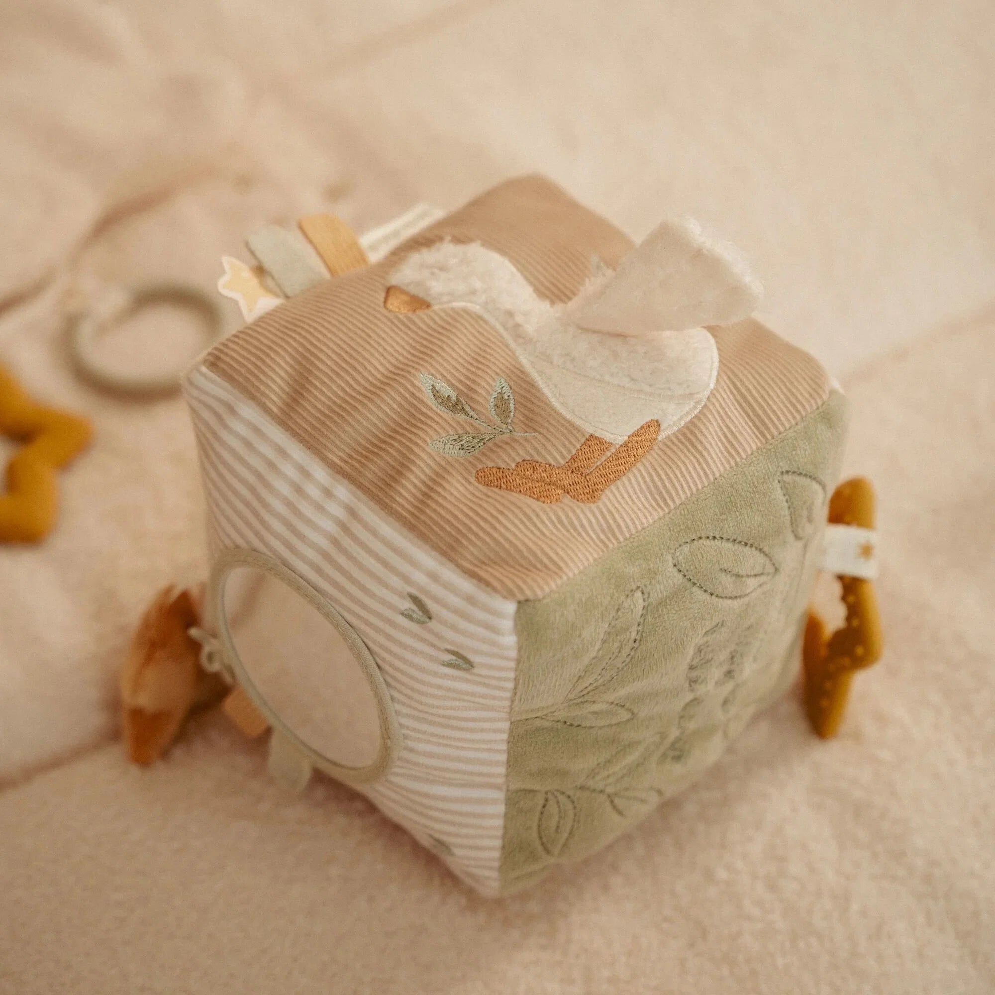 Cube d'activités - Beige oie