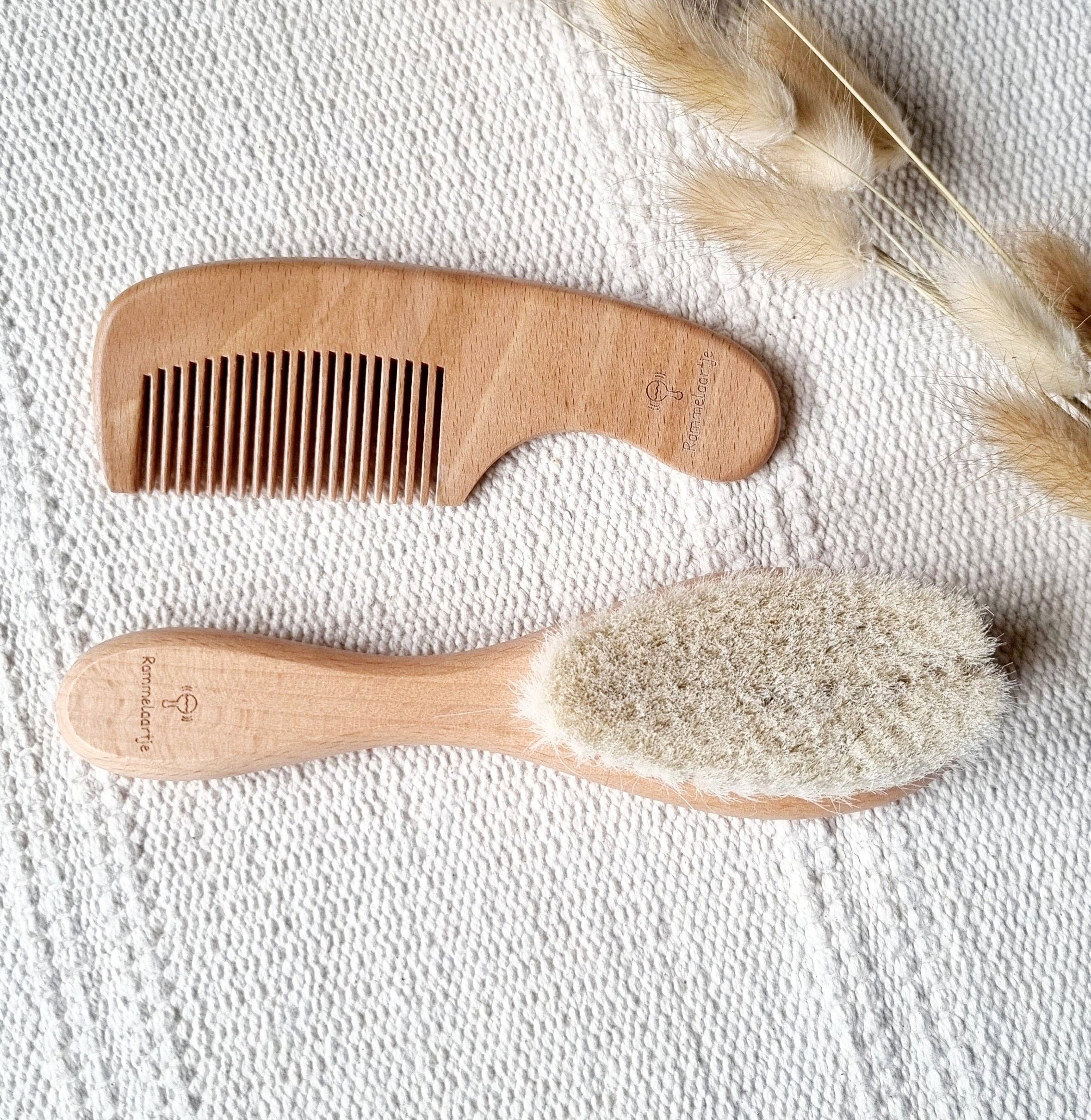 Brosse et peigne en bois pour bébé