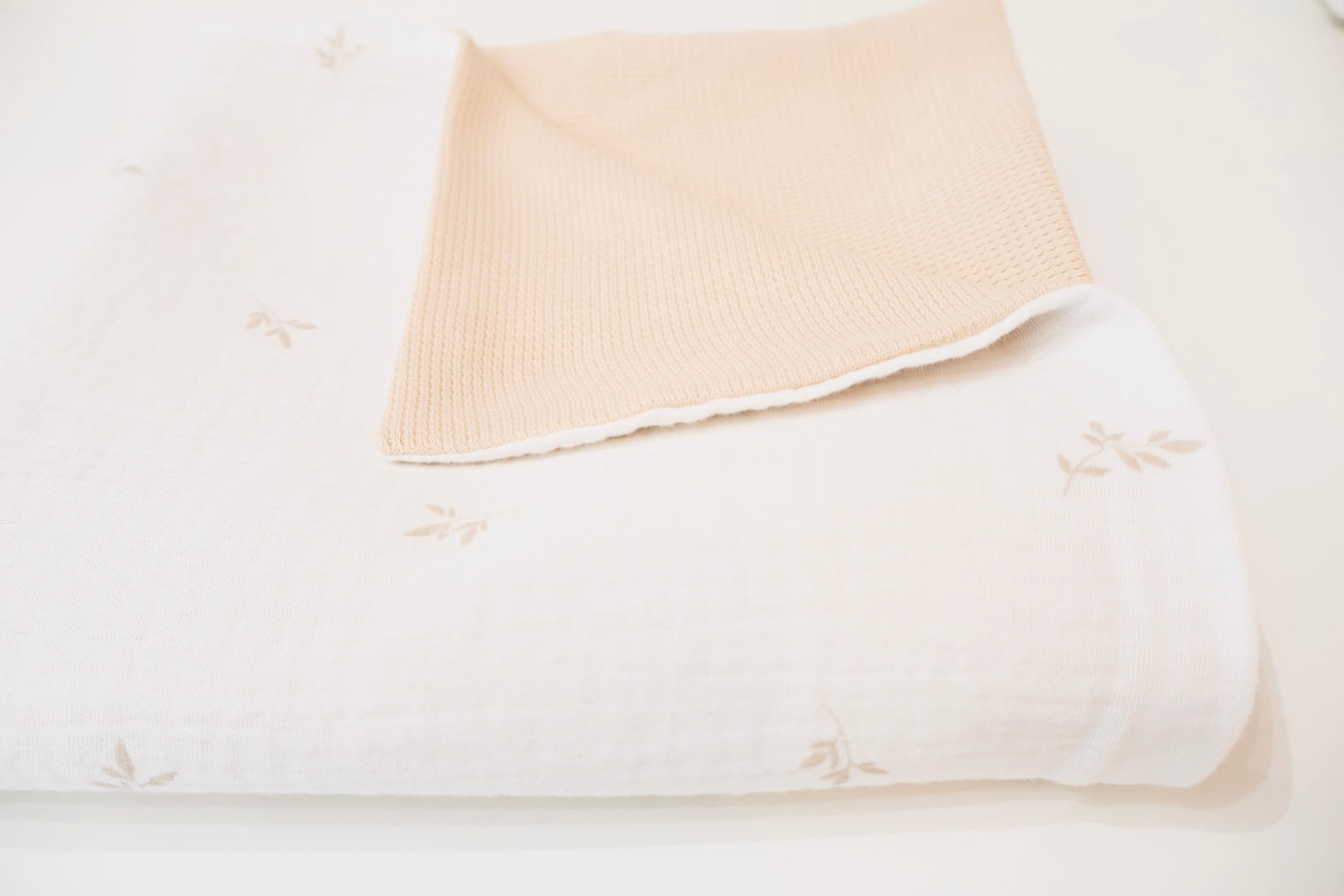 Couverture d'été bébé personnalisée collection Murmure de feuilles Ecru