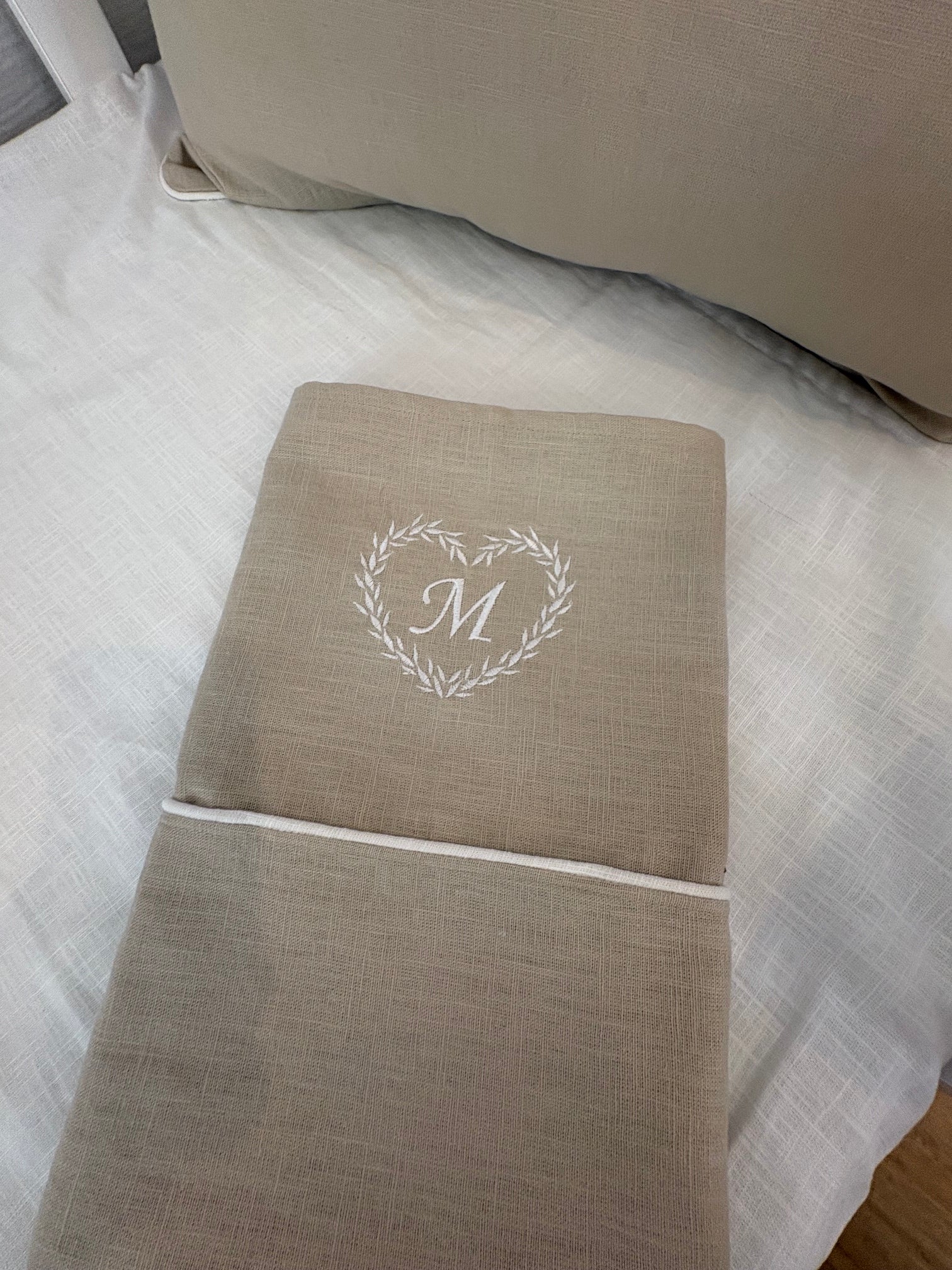 Drap plat brodé personnalisable + taie assortie – Lin & coton