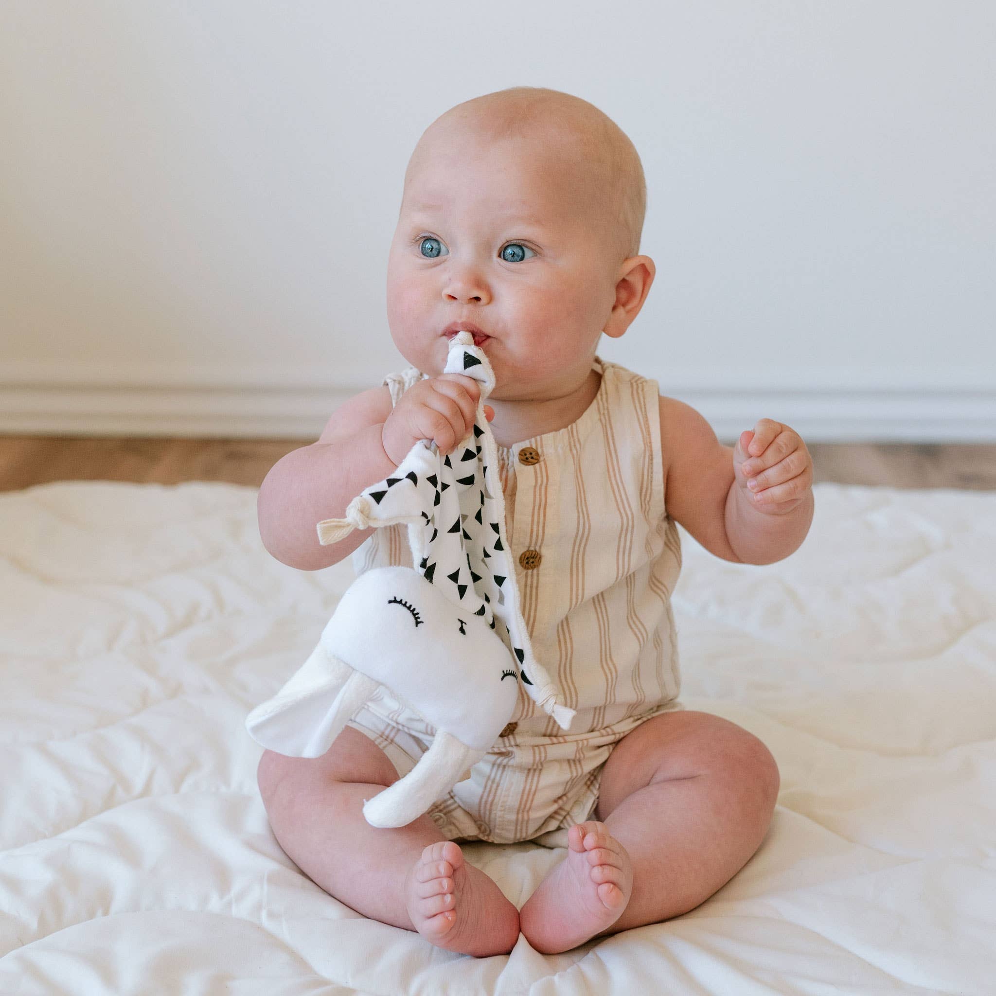 Cuddle Bunny - Nœuds papillon - Doudou en tissu biologique pour bébé