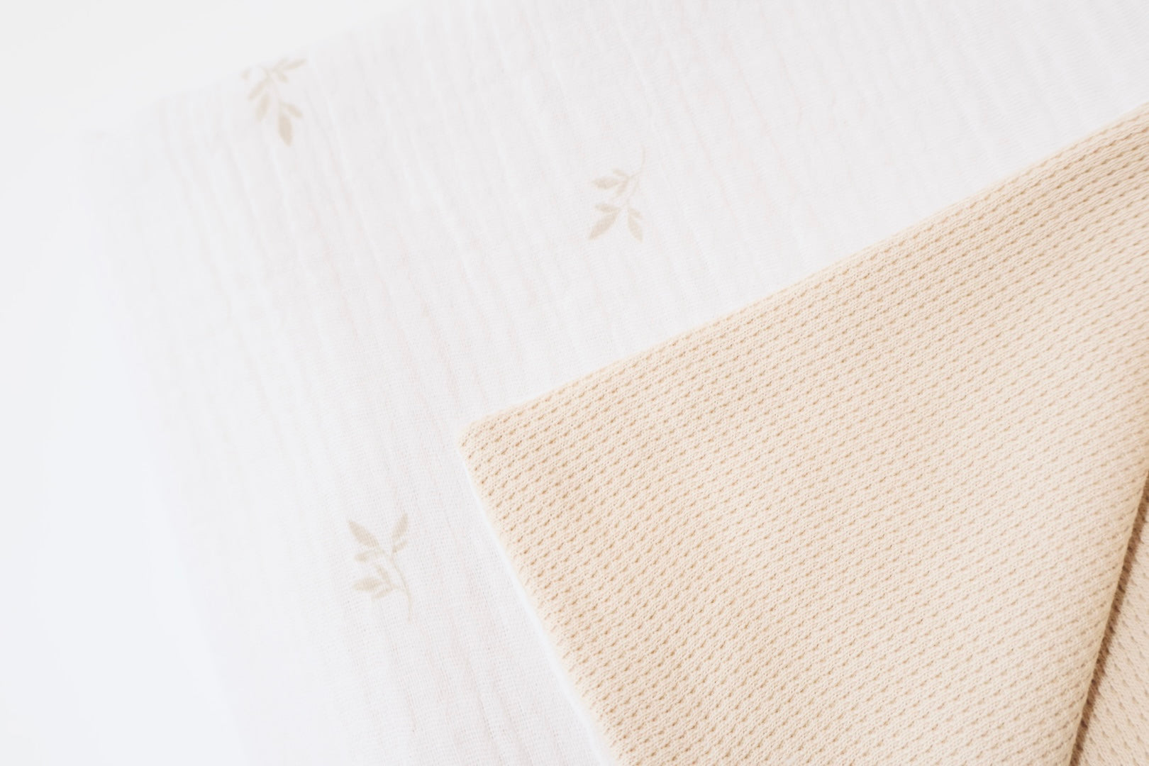 Couverture d'été bébé personnalisée collection Murmure de feuilles Ecru