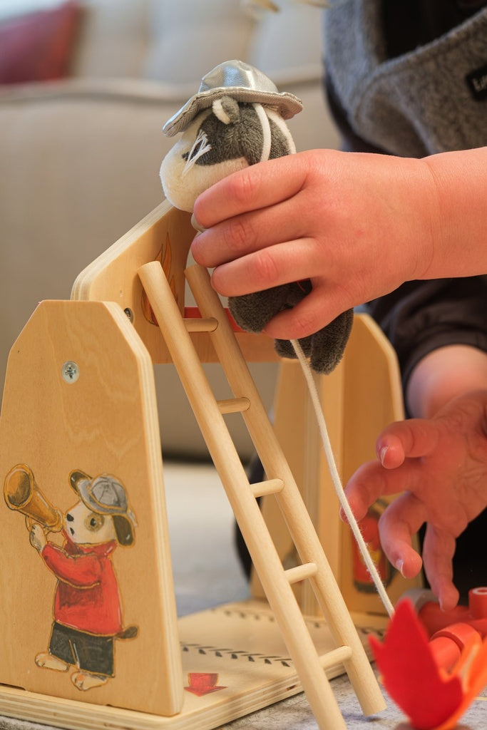 Caserne de pompiers en feutrine avec figurine – Egmont
