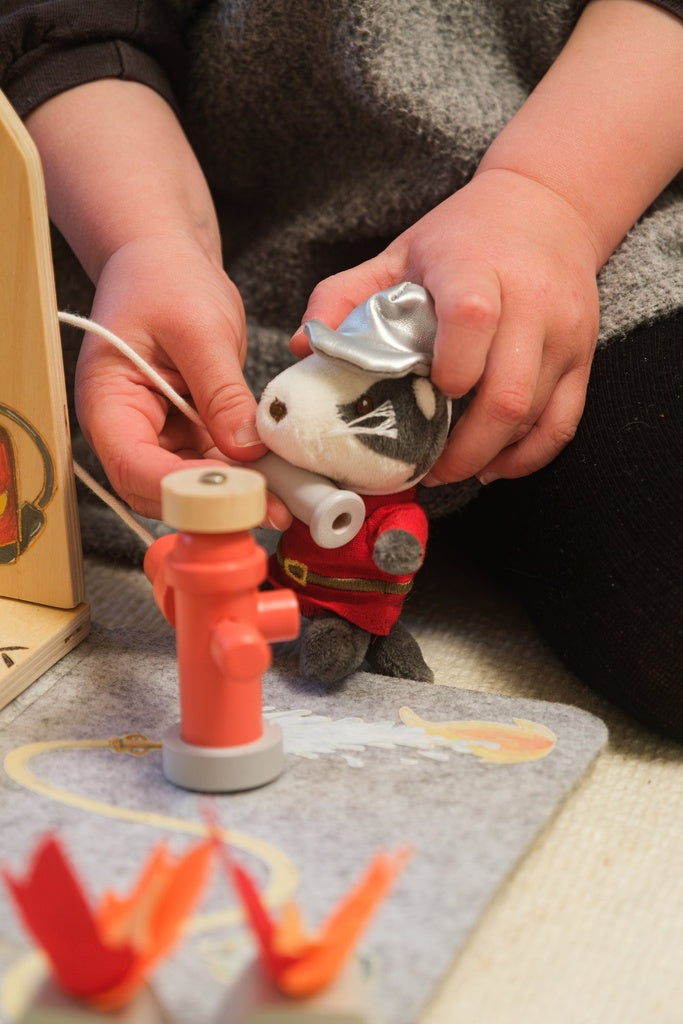 Caserne de pompiers en feutrine avec figurine – Egmont