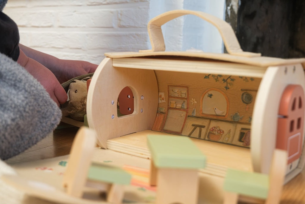 Maison en rondins avec deux figurines – Egmont