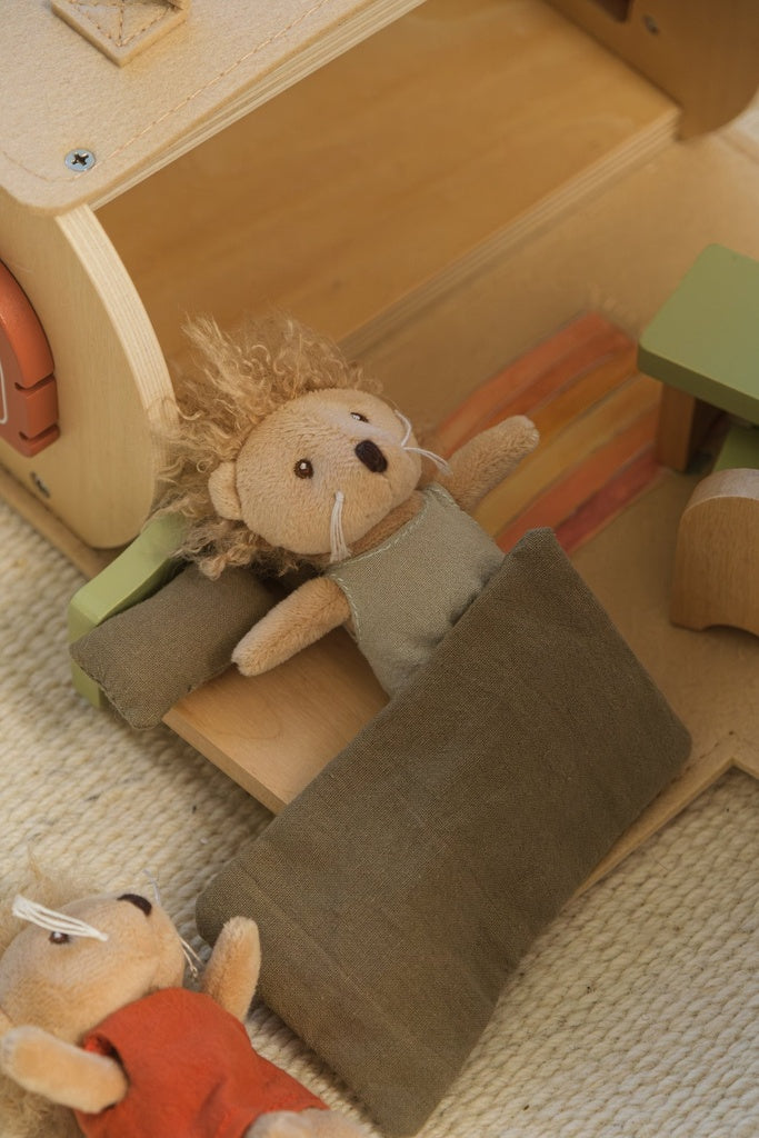 Maison en rondins avec deux figurines – Egmont