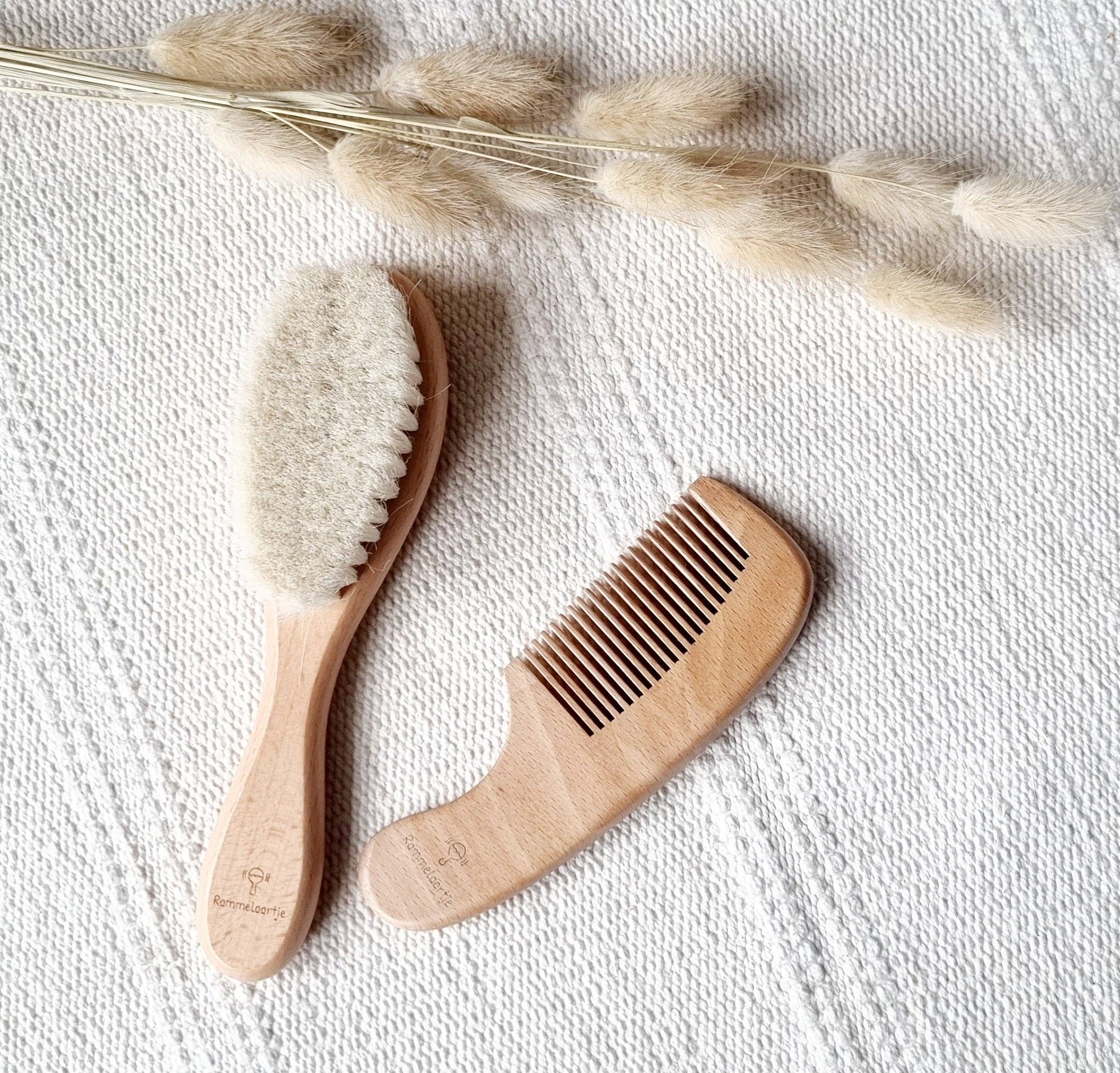 Brosse et peigne en bois pour bébé