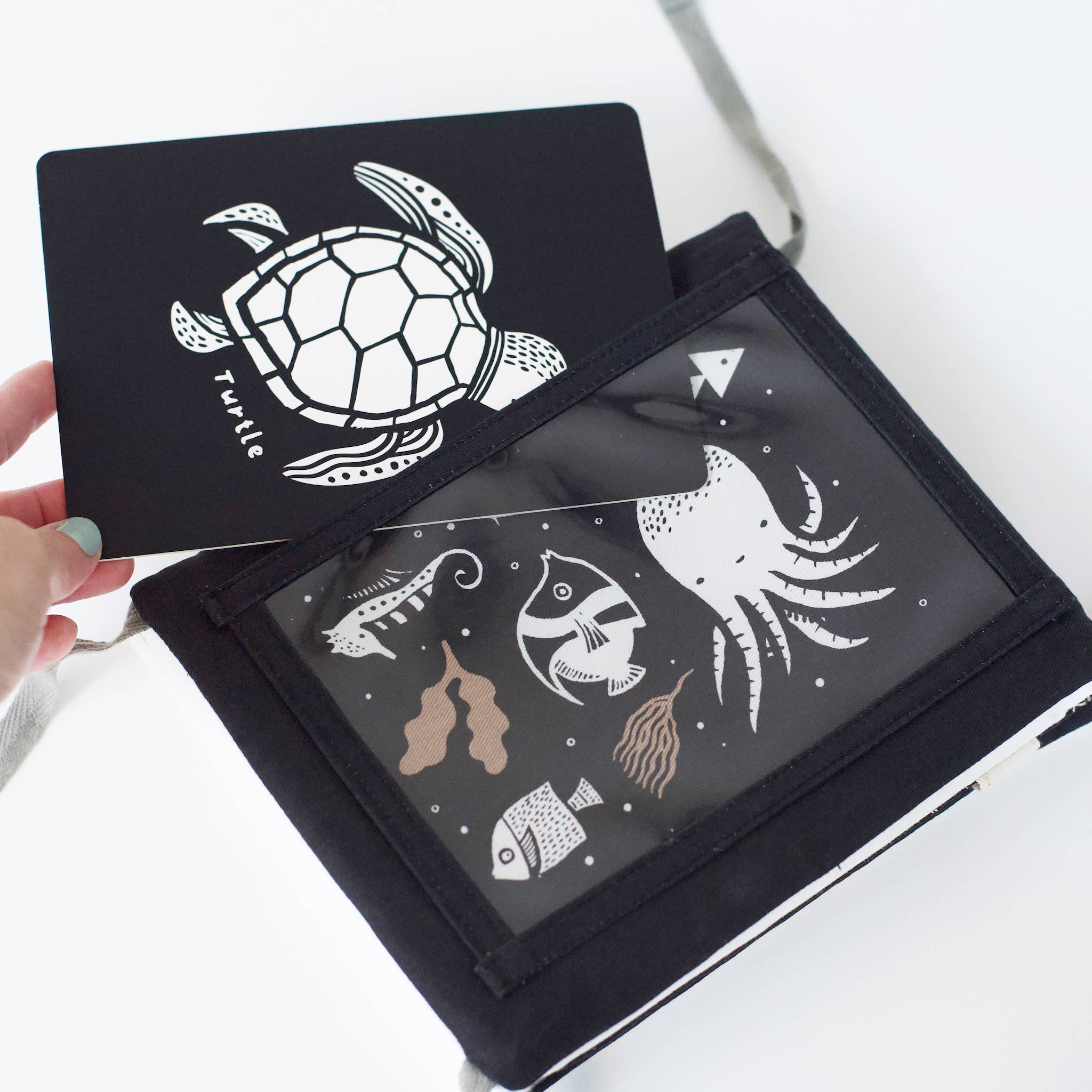 Galerie d’éveil pour bébé avec miroir
